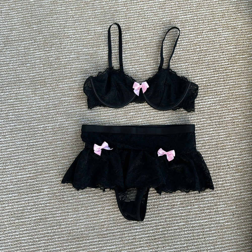 Black lace skirt & bra set
